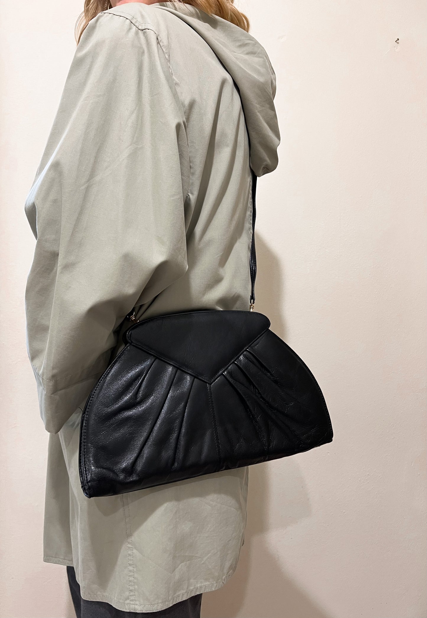 BORSA NERA A TRACOLLA