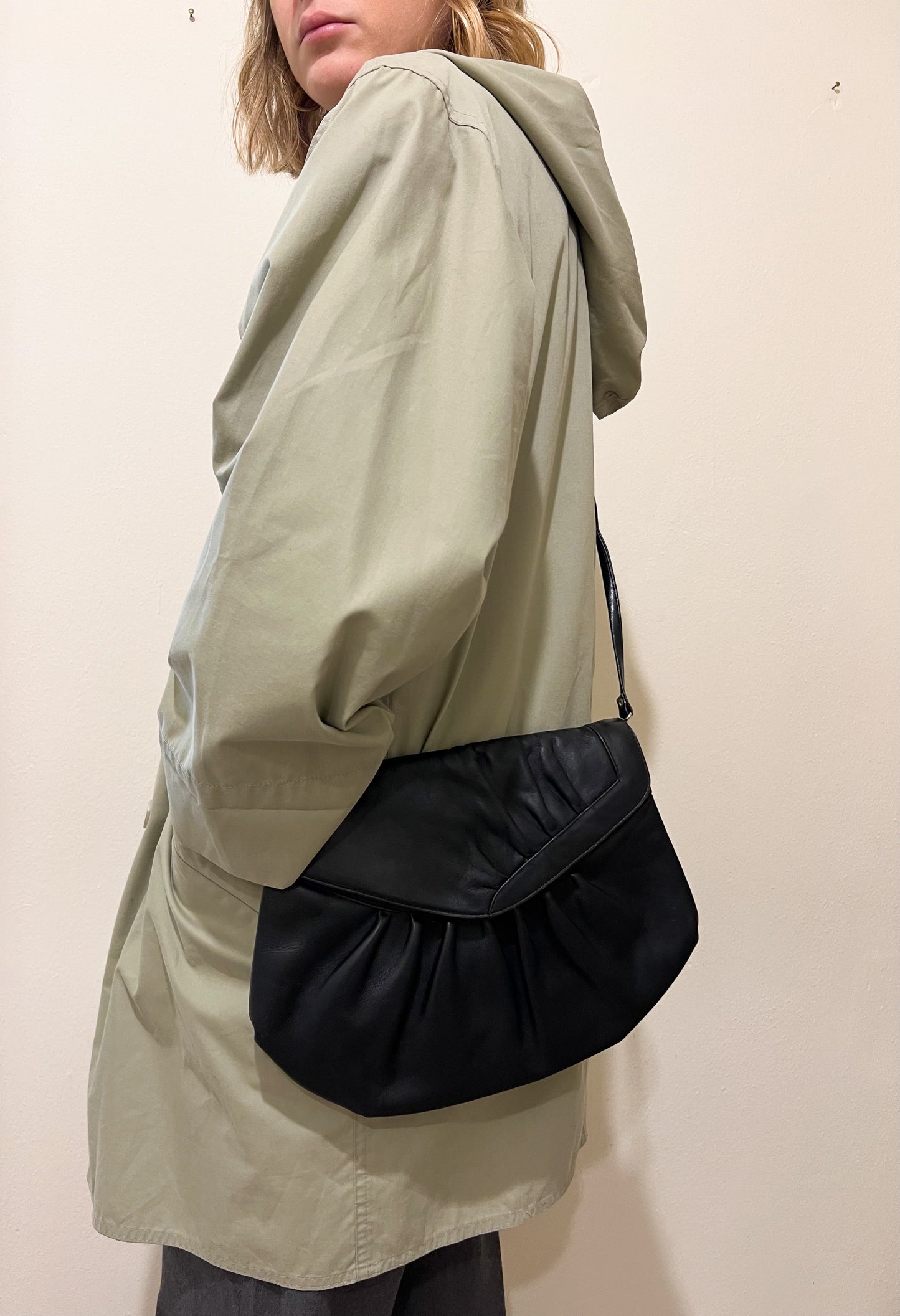 BORSA NERA CON PENCE