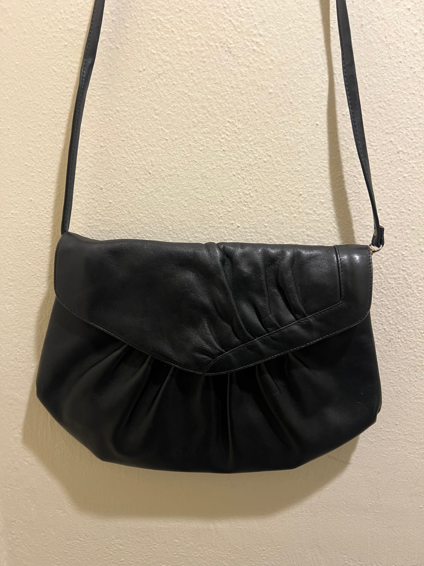 BORSA NERA CON PENCE