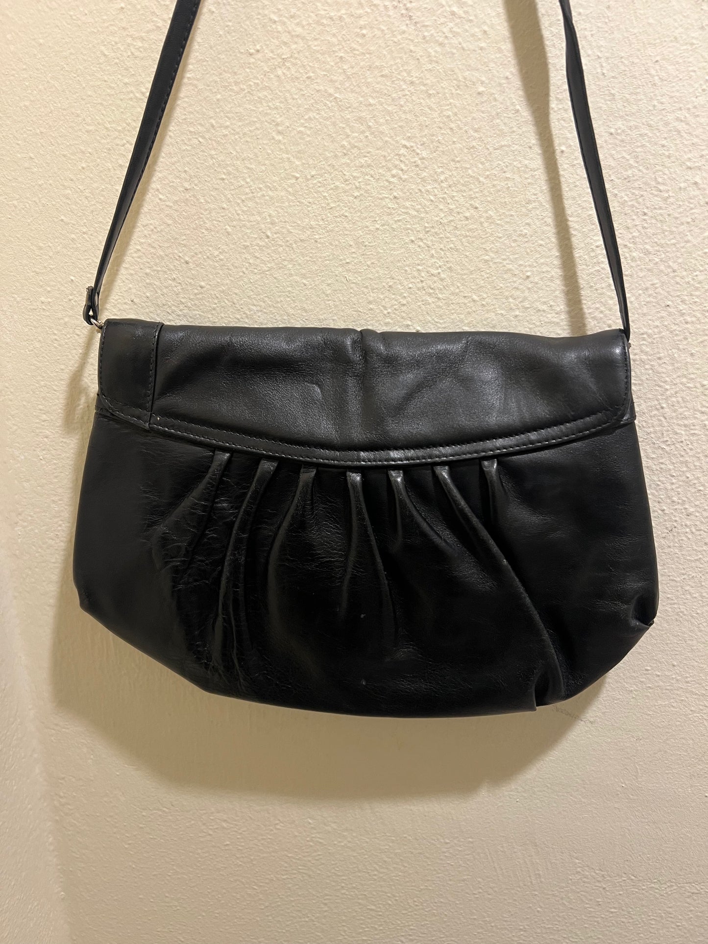 BORSA NERA CON PENCE